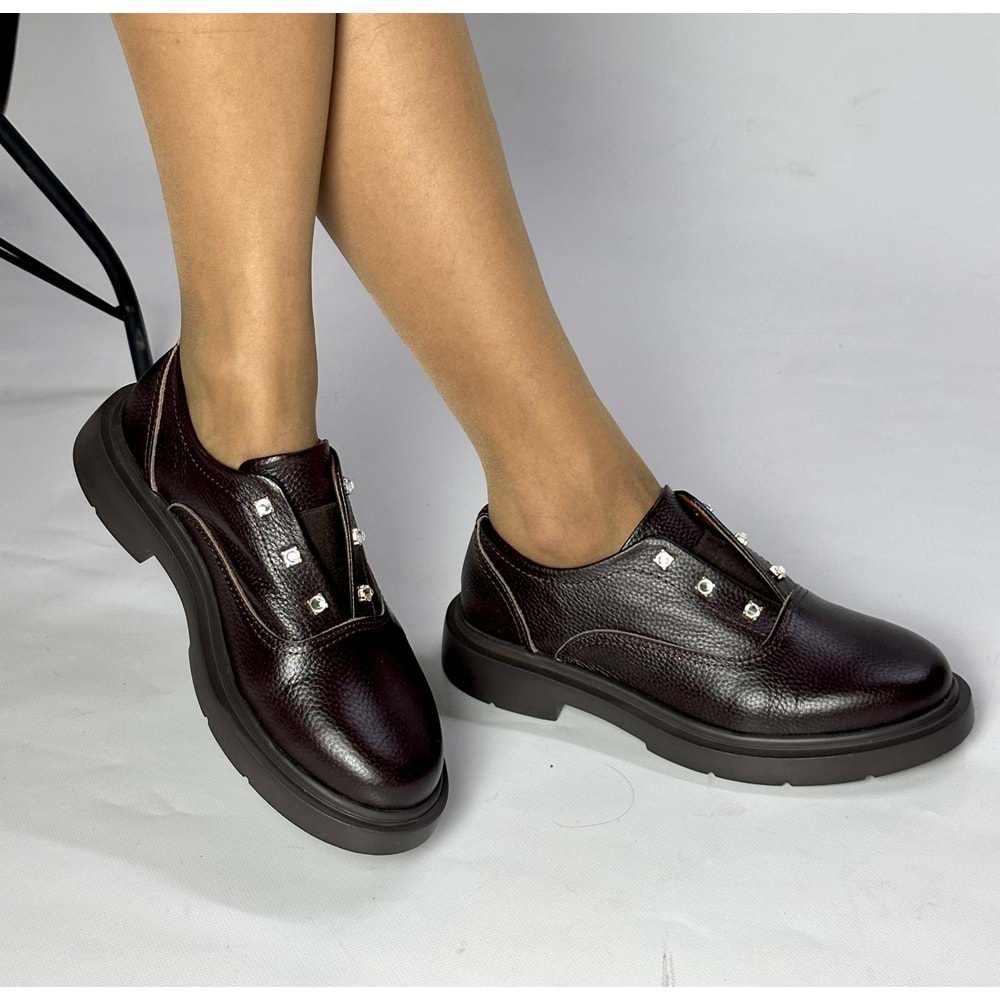 Kahve Taşlı Lastik Bantlı Ayakkabı
