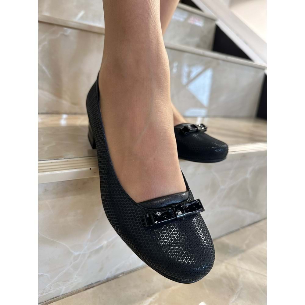 Siyah Çiçek Desenli File Çoraplı Stiletto Ayakkabı