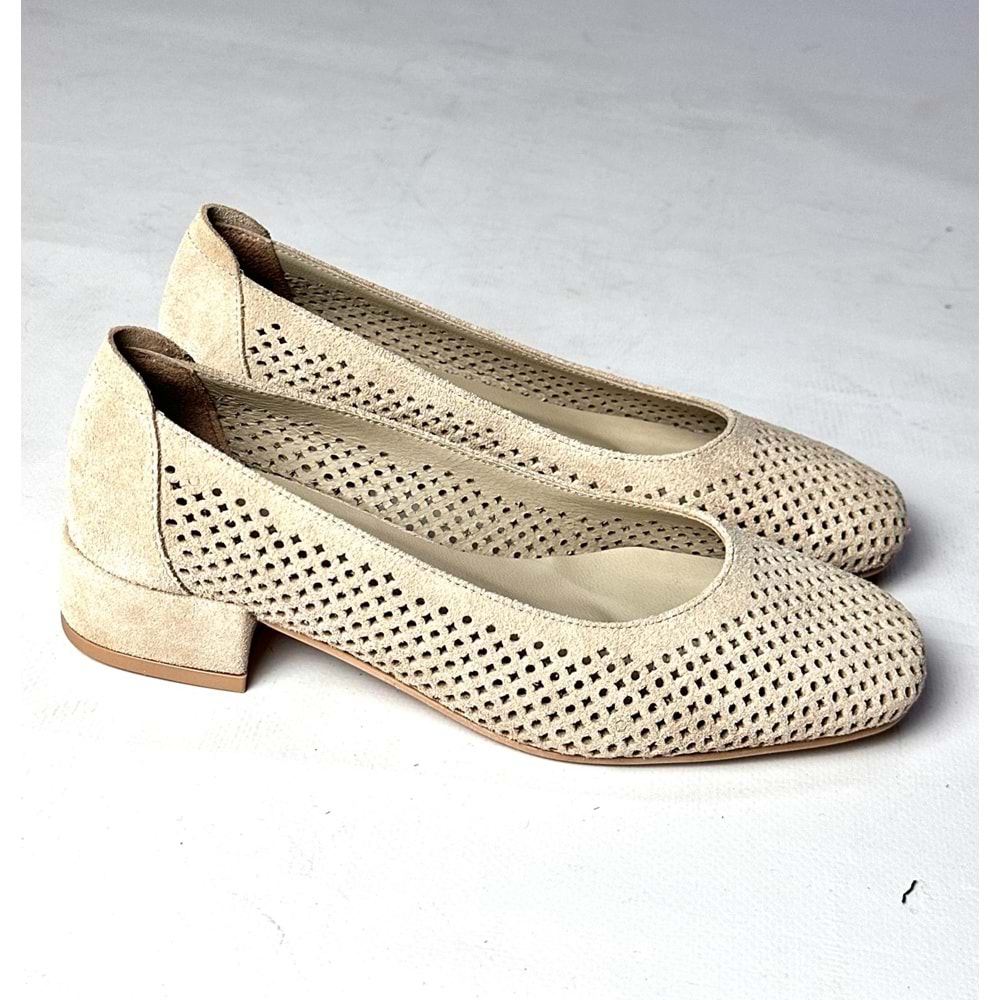 Bej Süet Delikli Düz Topuklu Ayakkabı