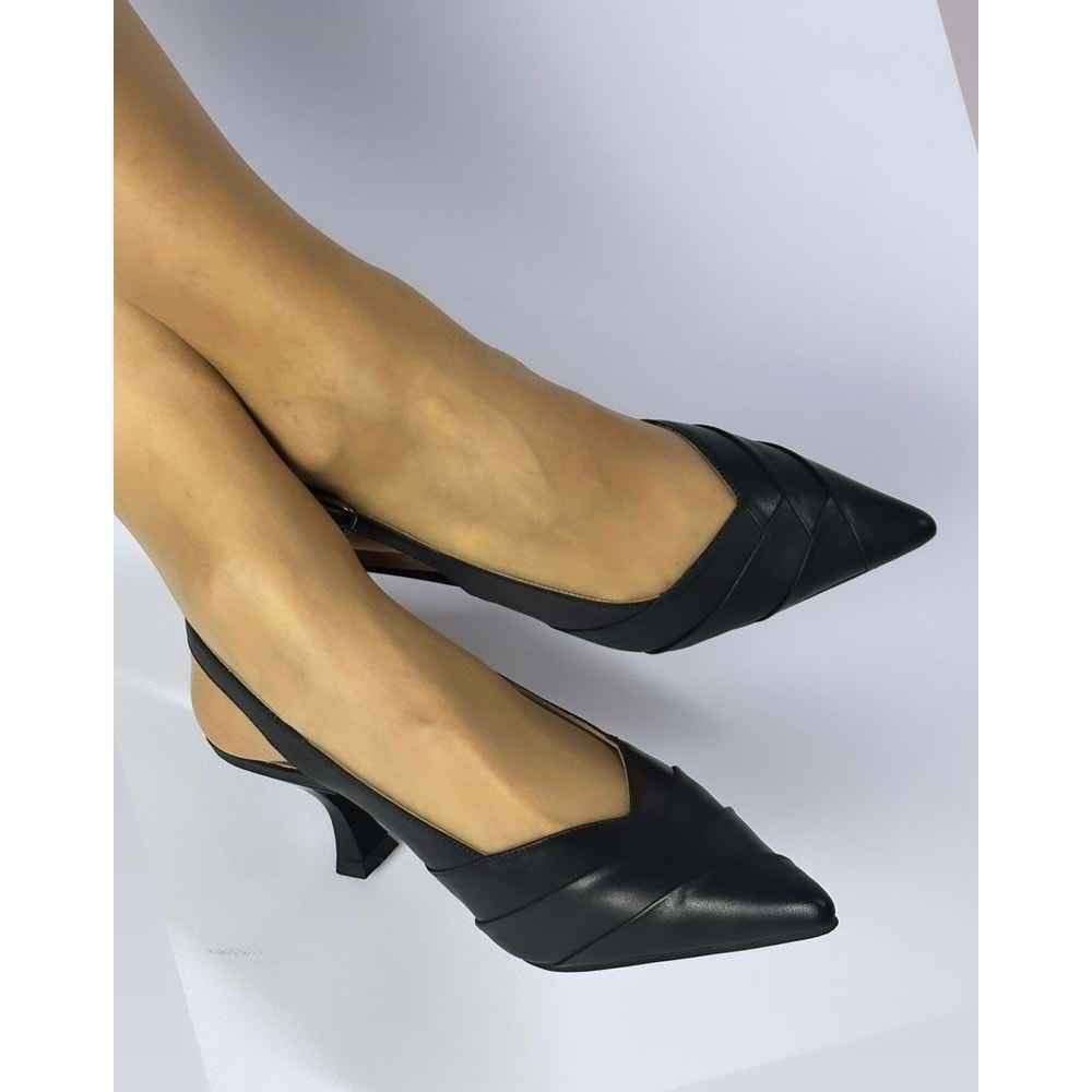 Siyah Çapraz Bantlı Sivri Burun Slingback Ayakkabı