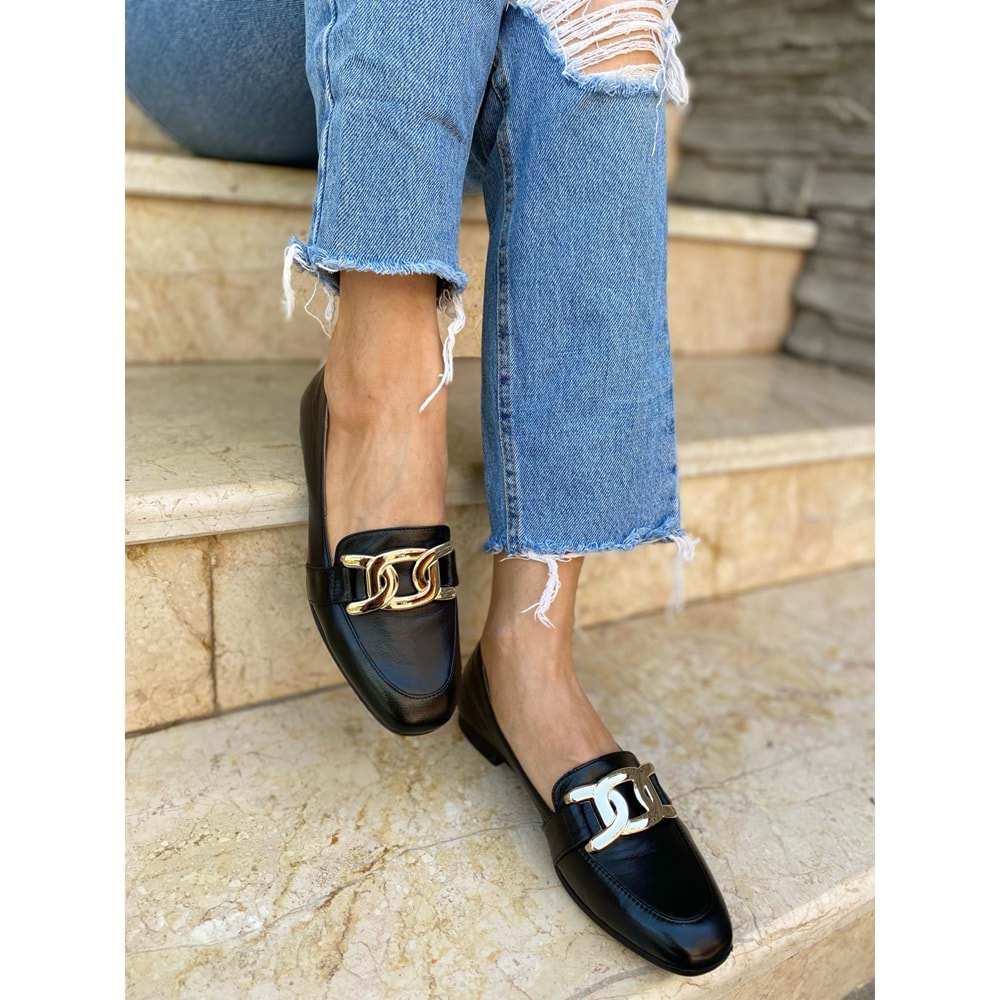 Siyah Zincir Tokalı Loafer Babet