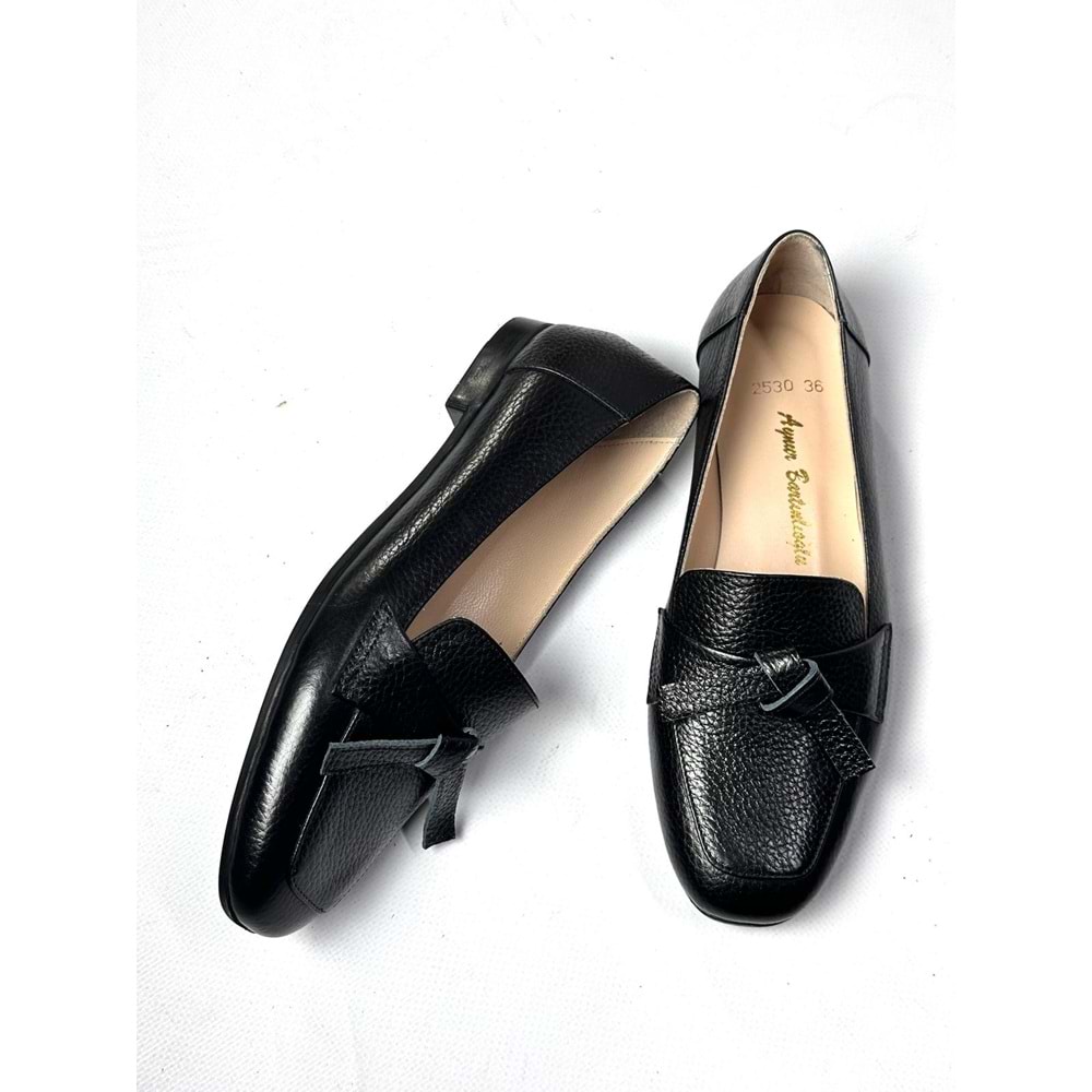 Siyah Fiyonklu Loafer Babet