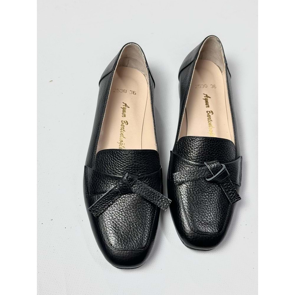 Siyah Fiyonklu Loafer Babet