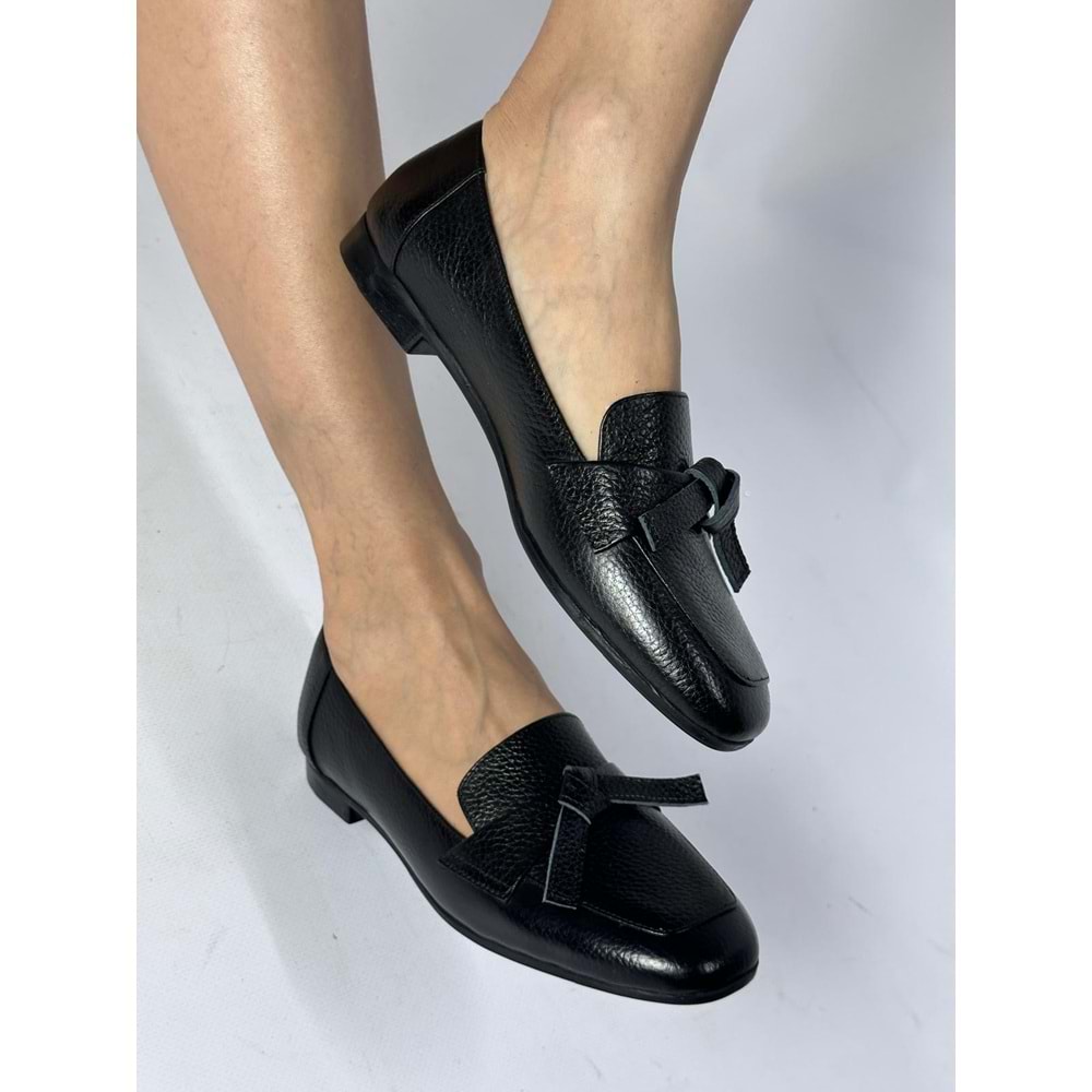 Siyah Fiyonklu Loafer Babet